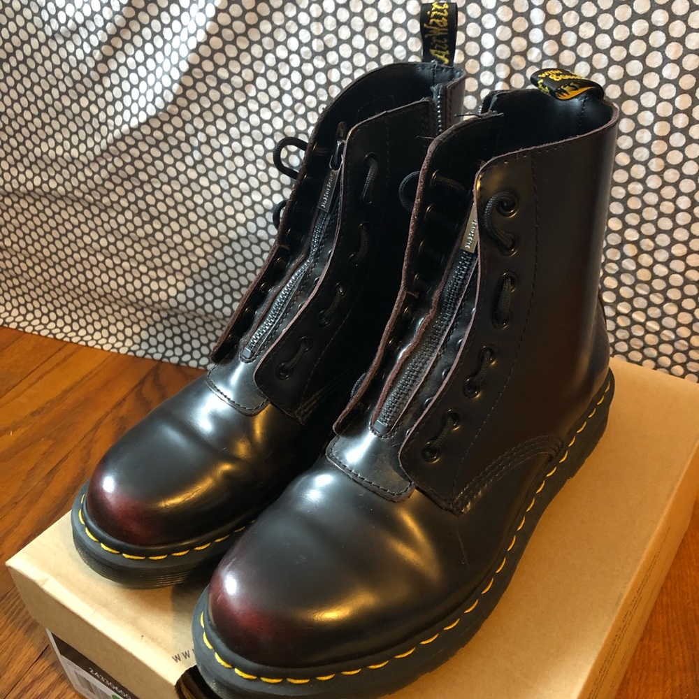 Dr. Marten - Cherry Red Arcadia boots